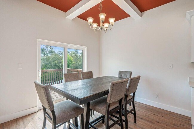 Building Photo - 508 Hideaway Ln