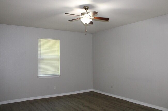 Building Photo - 1823 Smoke Tree Ln