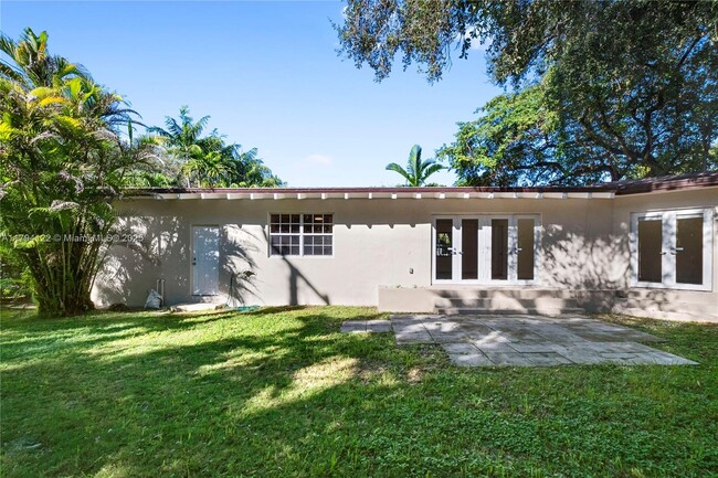 Building Photo - 410 Castania Ave