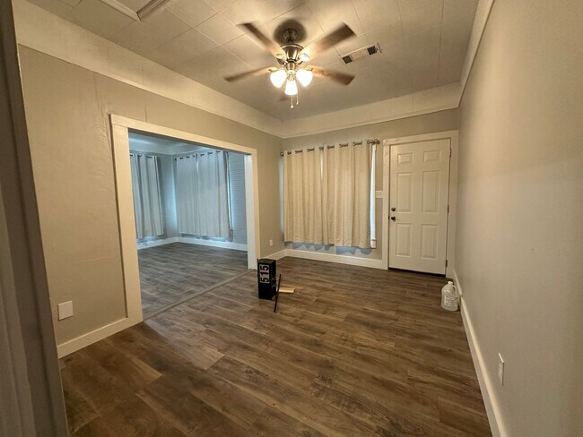 Building Photo - Welcome to your dream home in Russellville, AR!