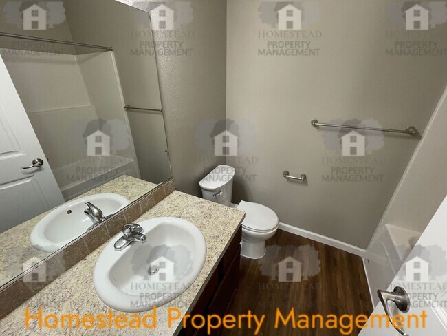 Building Photo - 1410-1412 Marigold Dr