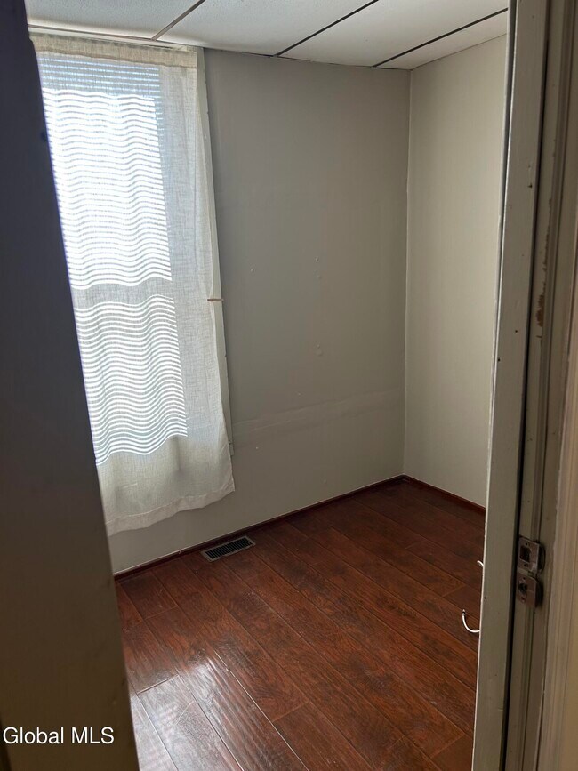 Building Photo - 1908 4th Ave