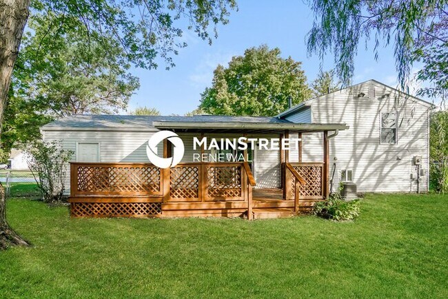 Building Photo - 3 Bedroom Pet-Friendly Home in COLUMBUS, OH with Main Street Renewal