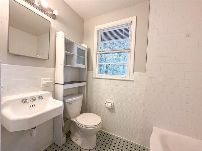 Building Photo - 5301 E David Langan Dr