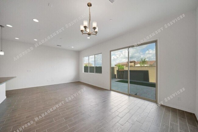 Building Photo - Luxury 3-Bedroom Townhome with Rooftop Dec...