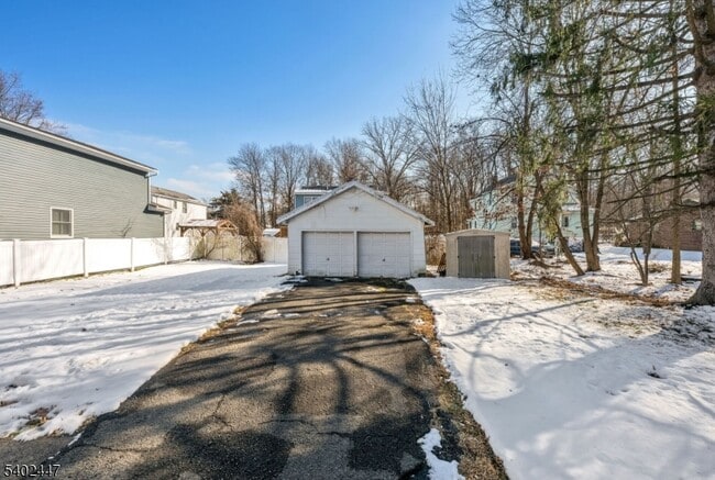 Building Photo - 69 Weaver St