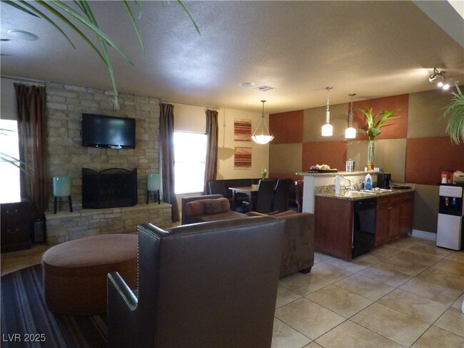 Building Photo - 2750 S Durango Dr