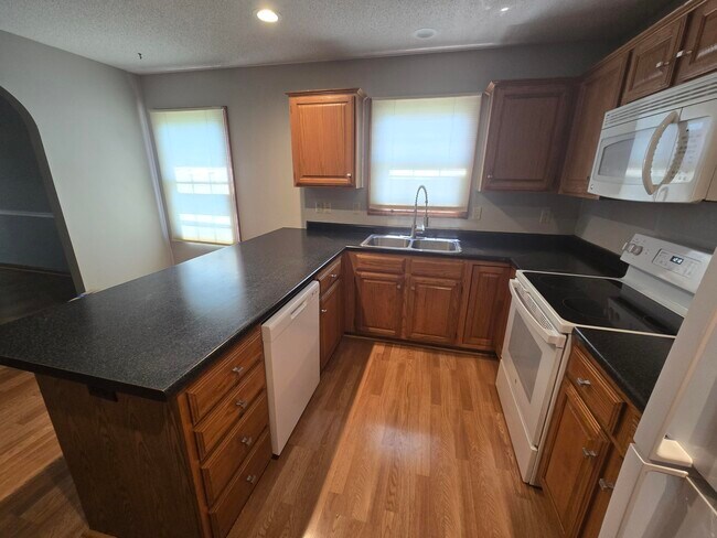 Building Photo - 3700 Falmouth Dr