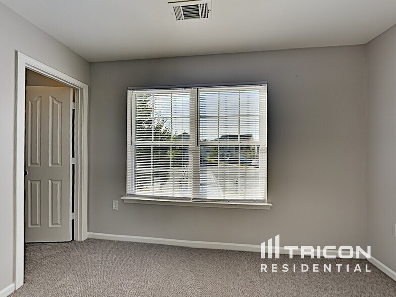 Building Photo - 1211 Chaser Ridge Ct