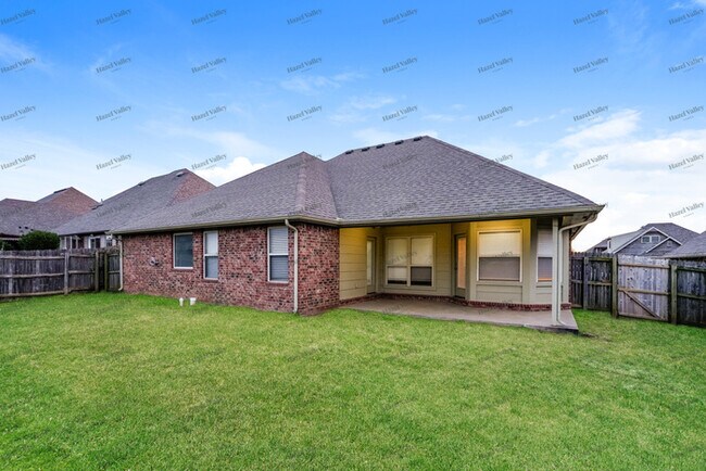 Building Photo - 13313 E 43rd St