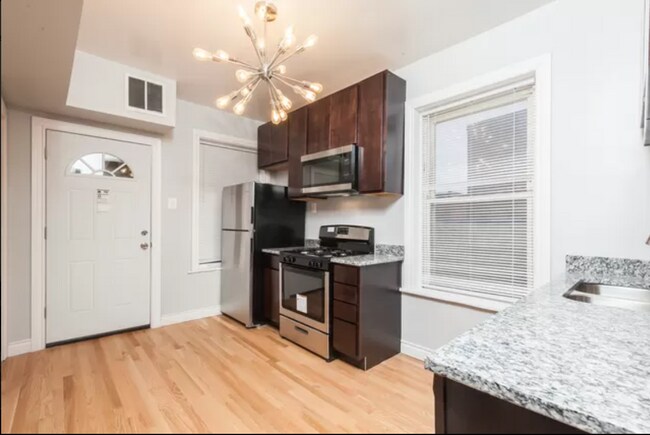Kitchen - 2133 S California Ave
