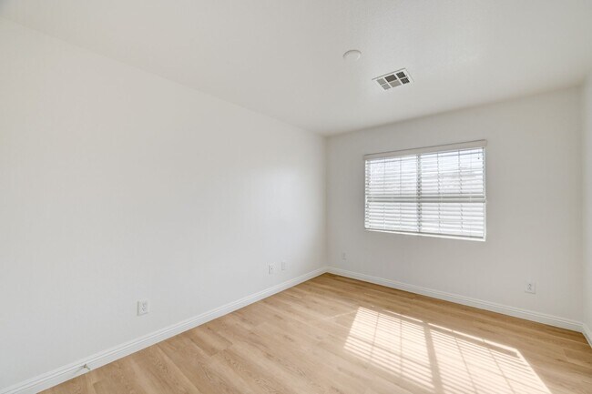 Building Photo - 8918 Houston Ridge Ave