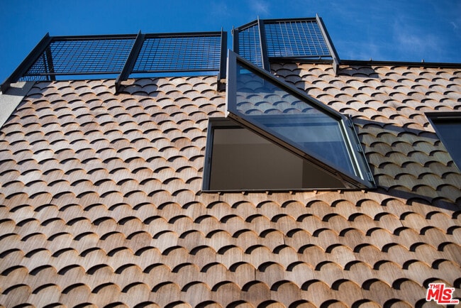 Building Photo - 8870 Wonderland Ave