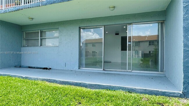 Building Photo - 9375 Fontainebleau Blvd