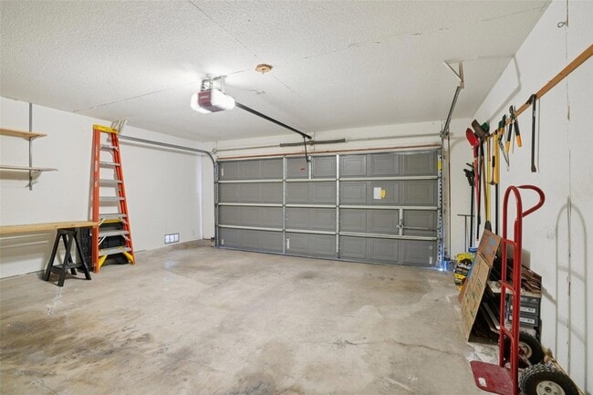 Building Photo - 410 S Water Ln