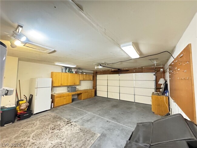 Building Photo - 7267 Sixshooter Dr