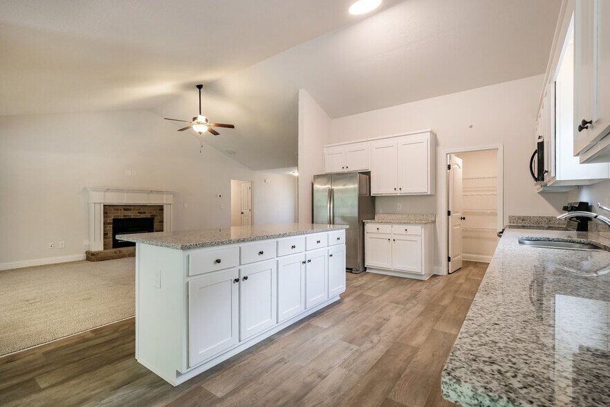 Building Photo - 128 Heartland Cir