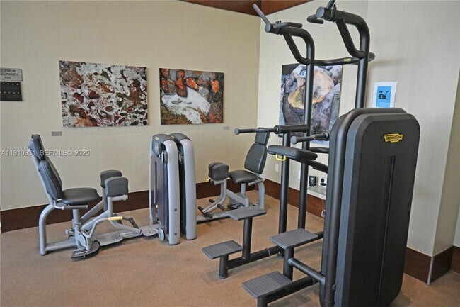 Building Photo - 15811 Collins Ave