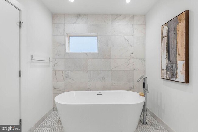Building Photo - 237 N 23rd St