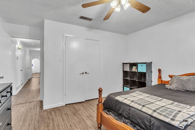 Building Photo - 6935 Amber Dr