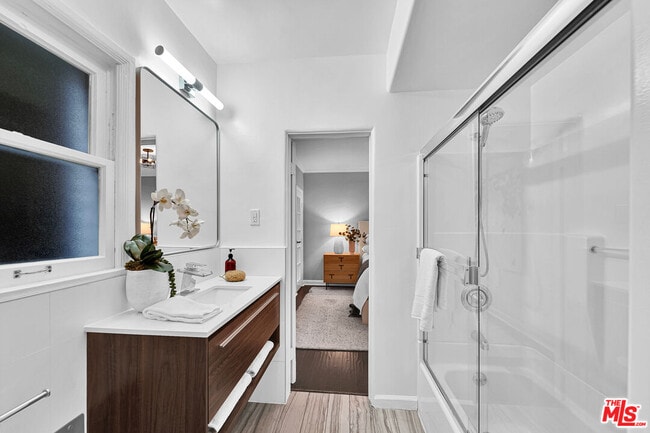 Building Photo - 560 Croft Ave