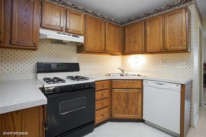 Building Photo - 2565 College Hill Cir