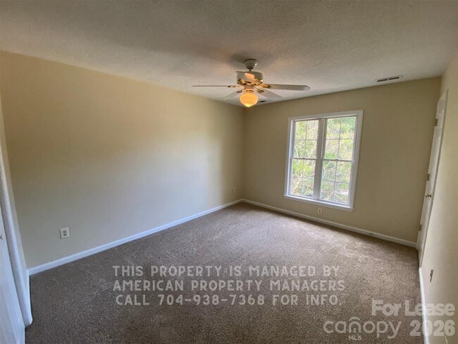 Building Photo - 1906 Ln St