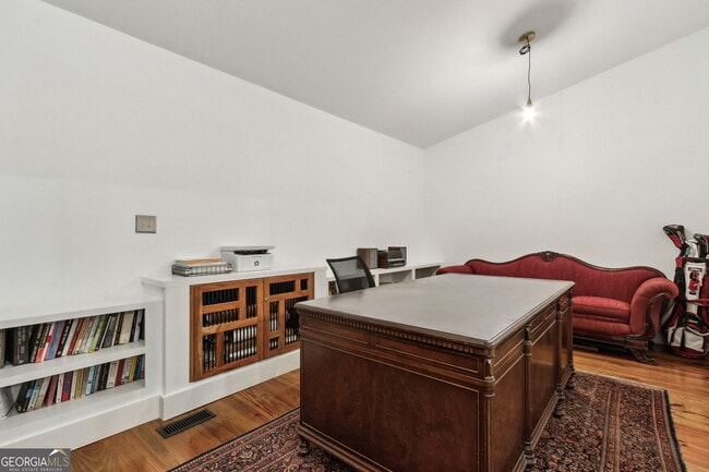 Building Photo - 208 Bishop Cir