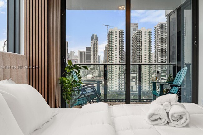 Building Photo - 1600 NE 1st Ave