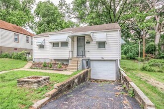 Building Photo - Charming 2-Bedroom Home