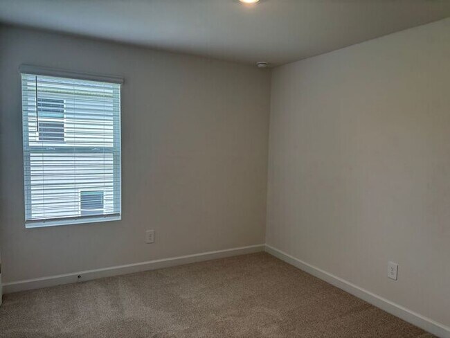 Building Photo - Brand New Build! 4 Bedrooms