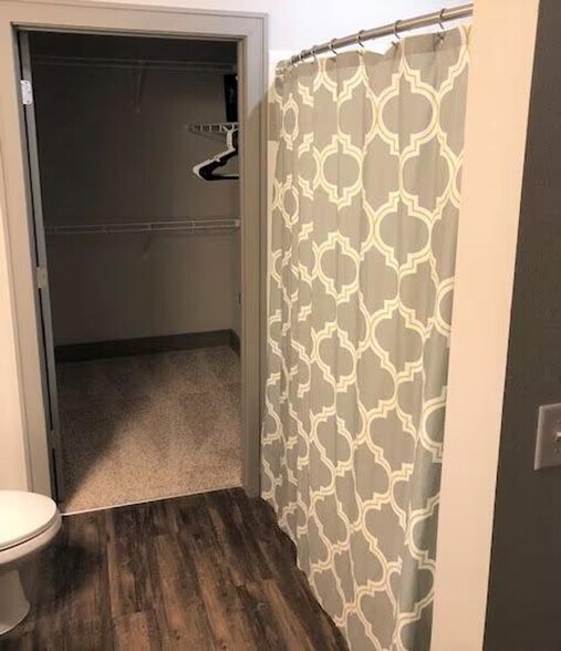 Building Photo - 200 Venue Wy