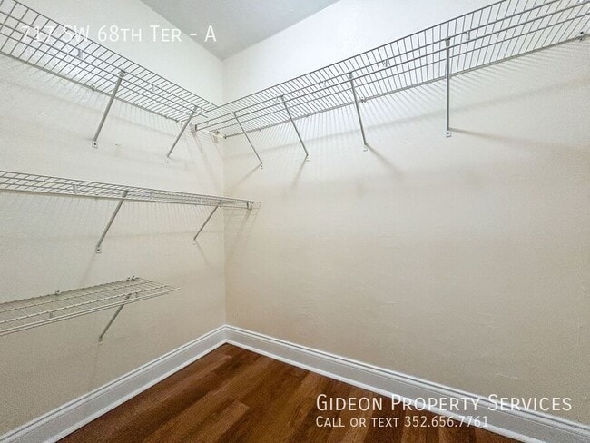 Building Photo - 717 SW 68th Ter