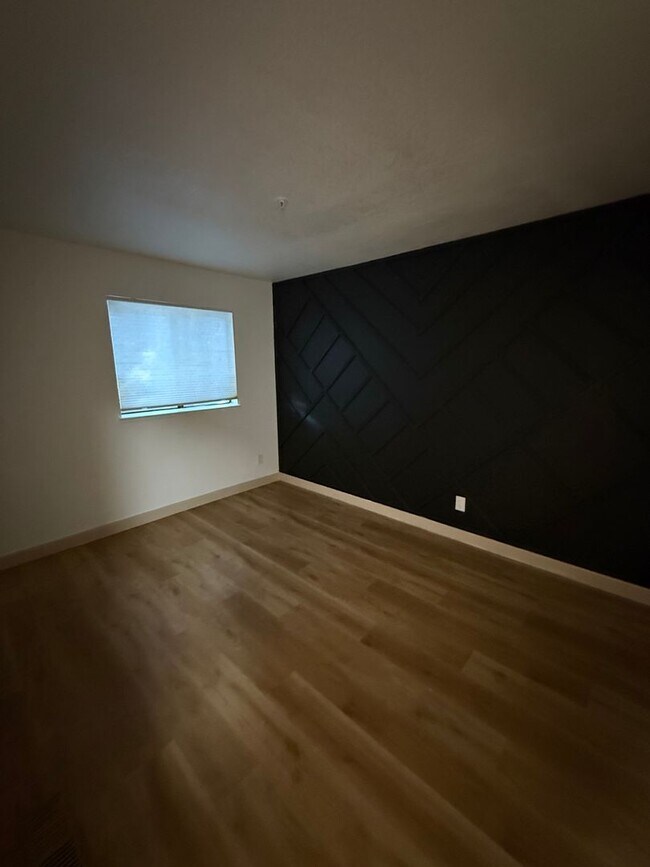 Building Photo - Gated Community with easy west bound 80 access