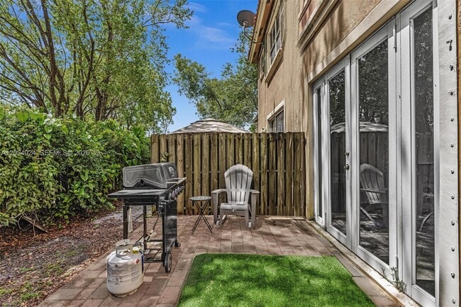 Building Photo - 4978 White Mangrove Way E