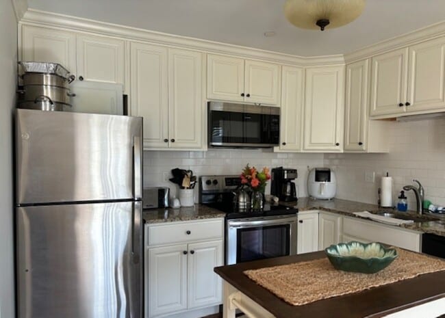 Building Photo - 67 W Main St