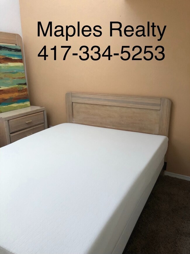 Building Photo - Branson MO 2 bed / 2 bath loft style condo with Lake Taneycomo view!