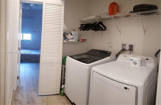 Building Photo - 2414 SW 145th Pl