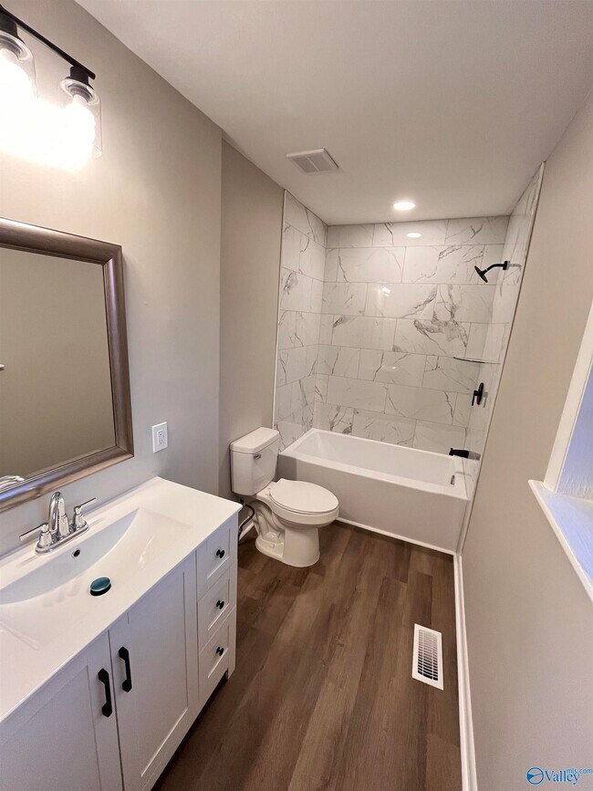 Building Photo - 1506 Coleman Ave