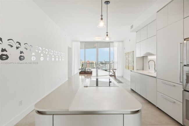 Building Photo - 16901 Collins Ave