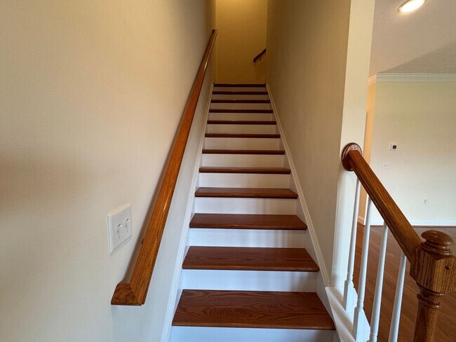 Building Photo - Beautiful Townhome in Spring Oaks!