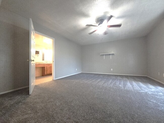 Building Photo - 3301 S Terrace Rd