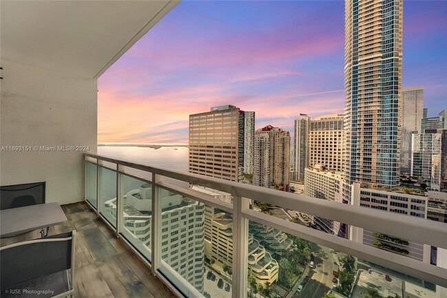 Building Photo - 950 Brickell Bay Dr