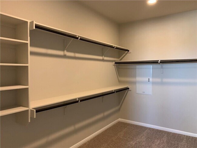 Building Photo - 1308 Anhalt Dr