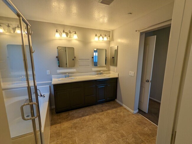 Building Photo - 7760 Floral Fabric Ct