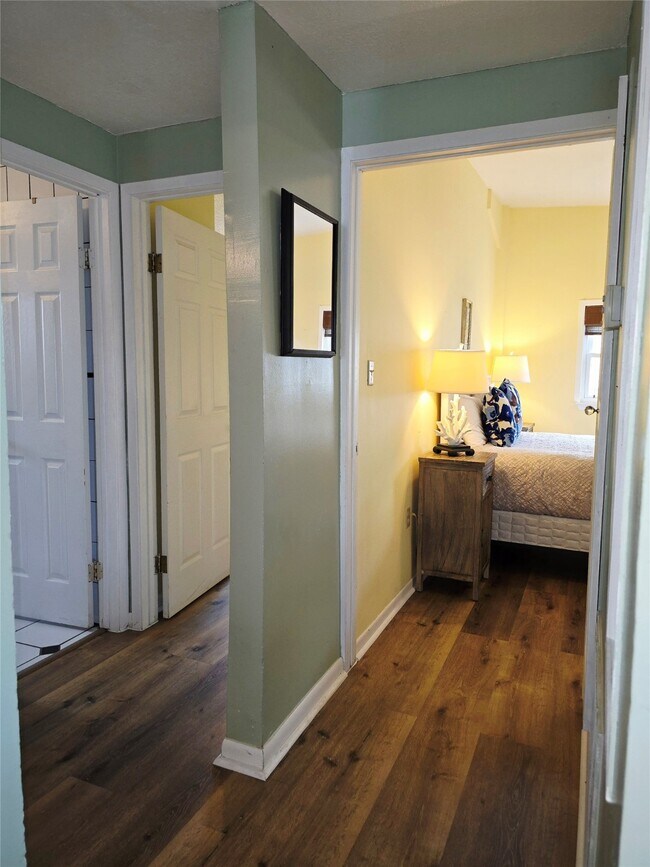 Building Photo - 16611 Jolly Roger Rd