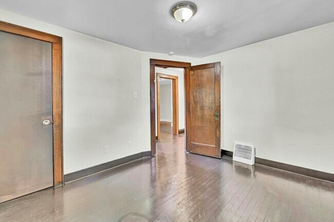 Building Photo - 1148 La Croix Ave