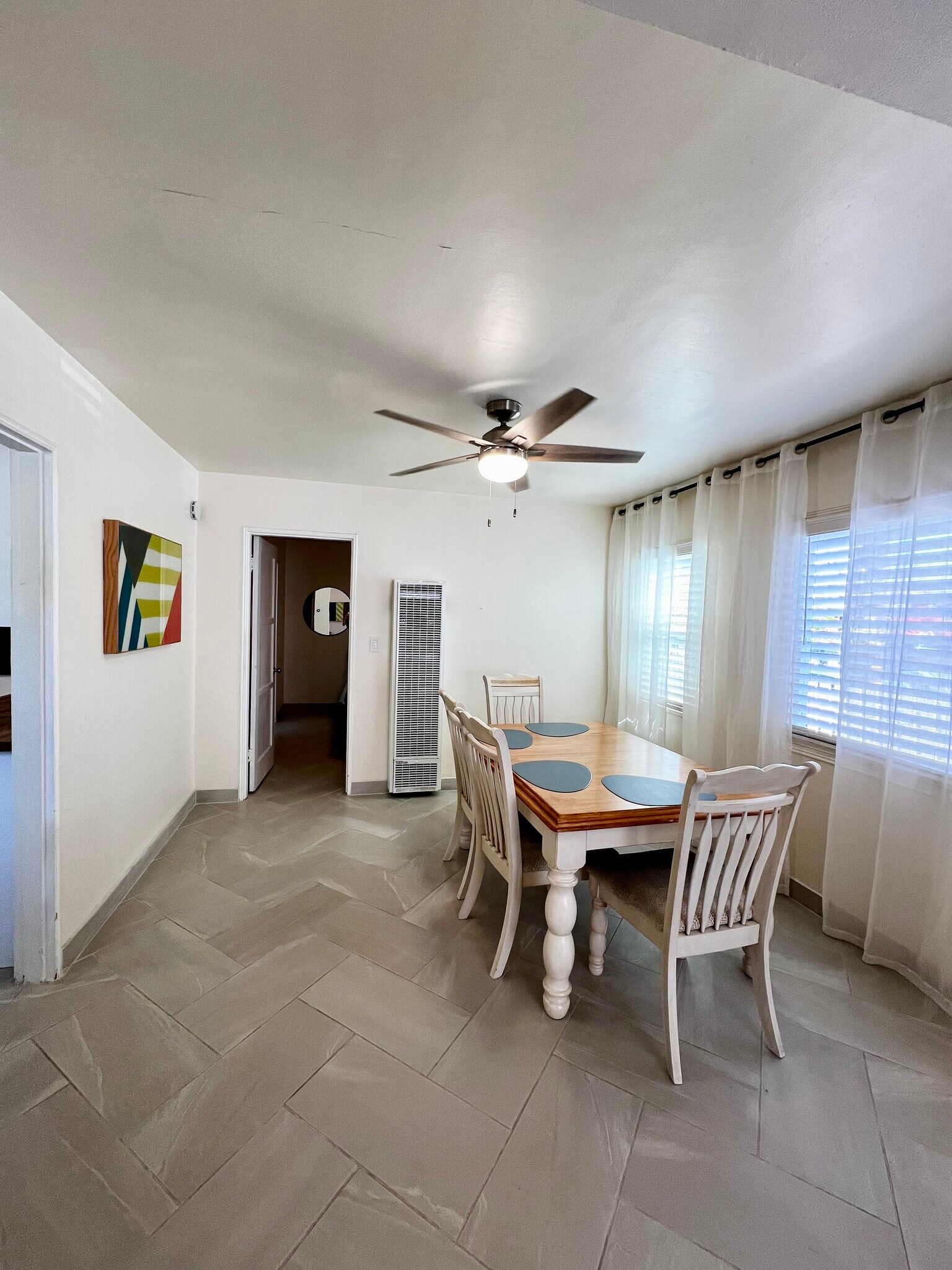 Building Photo - 530 N Quarantina St