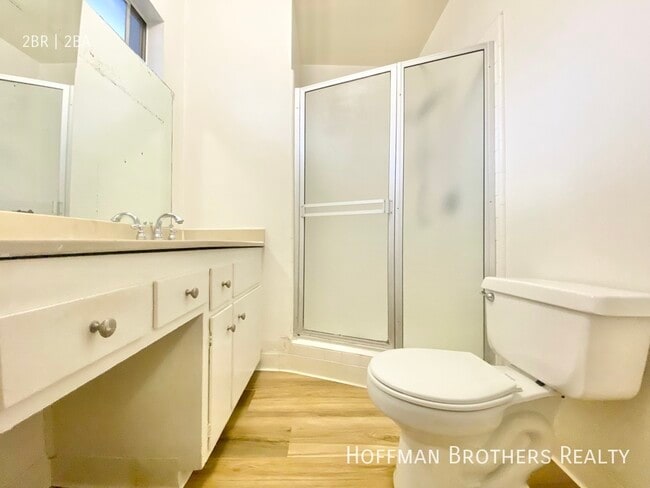 Building Photo - 11924 Montana Ave Los Angeles, CA 90049