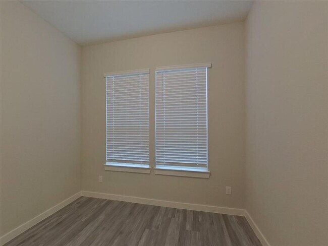 Building Photo - 4930 San Fabiano Ct